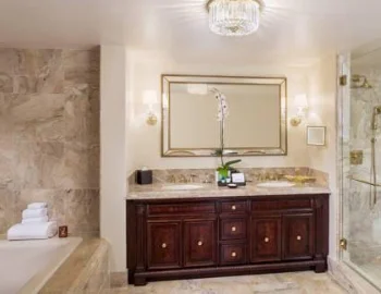 La Suite Deluxe de 1 dormitorio con cama extragrande y su jacuzzi privado.