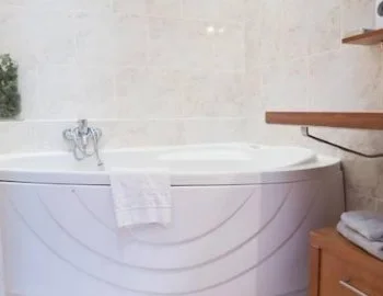 El Apartamento y su jacuzzi privado.