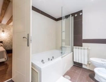 El Apartamento Dúplex y foto de la bañera de hidromasaje que puedes disfrutar.