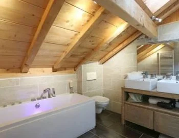 Hidromasaje en la Chalet Superior para una estancia muy especial o aniversario de bodas.