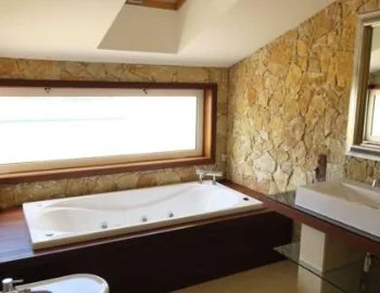 Foto de la bañera de hidromasaje en el Apartamento Ático.
