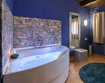 Foto del espectacular jacuzzi en la habitación doble superior con bañera de hidromasaje