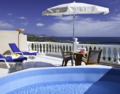 Piscina en la terraza de la doble superior con piscina del hotel Cleopatra Resort en Tenerife