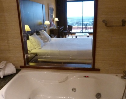 Habitación doble superior en hotel rural Can Xiquet en la provincia de Girona