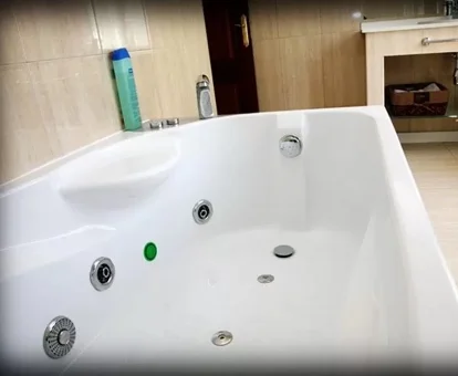 jacuzzi en la habitación