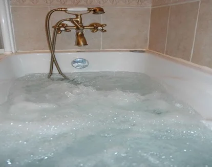 jacuzzi privado hotel rural nuri de rei Jacuzzi en la habitación