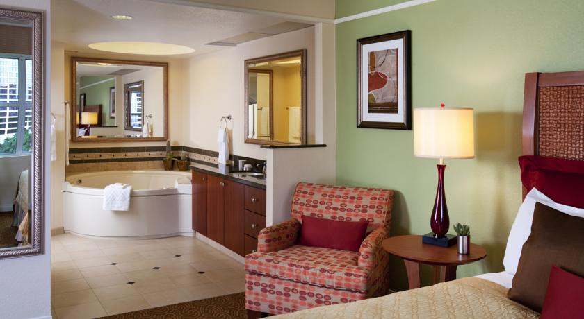 Foto de la Suite de 1 dormitorio con cama extragrande para una velada romántica con jacuzzi incluido.