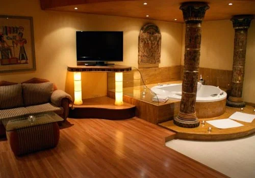 jacuzzi en habitacion del hotel Alkalat Sevilla