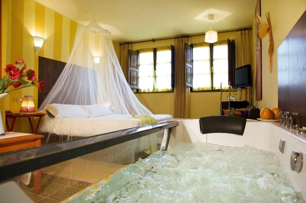 Habitacion Romantica con Jacuzzi Hotel Rural la LLosa de Fombona