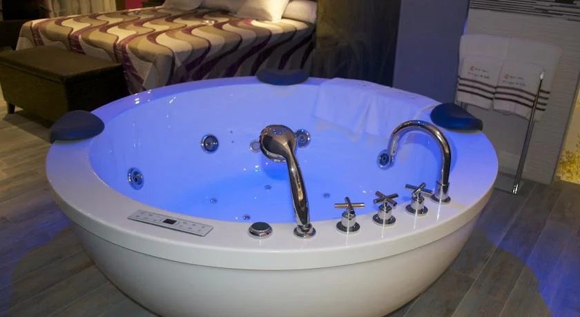jacuzzi en la habitacion