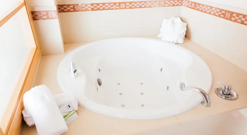 jacuzzi en la habitacion