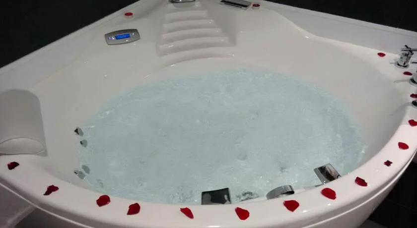 jacuzzi en la habitacion