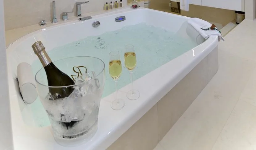 jacuzzi en la habitacion