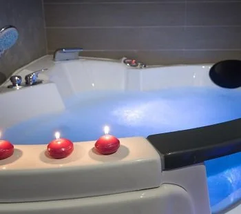 Jacuzzi privado en el Apartamento con vistas al lago.