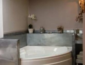 Vista del interior de el Apartamento con jacuzzi en donde puedes disfrutar con tu pareja de tu propia bañera de hidromasaje.