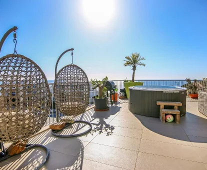 casa con jacuzzi y vistas al mar