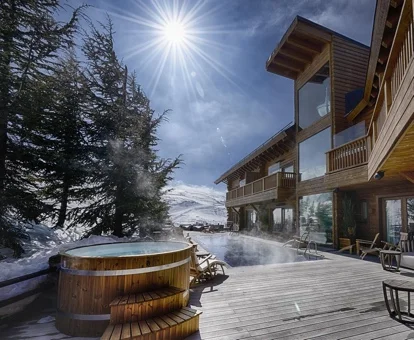 jacuzzi exterior del hotel The Lodge Granada Sierra Nevada