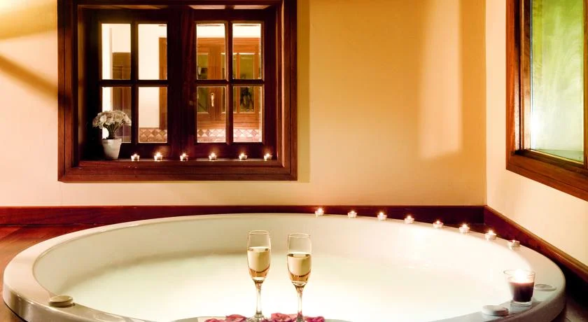 jacuzzi en la habitacion
