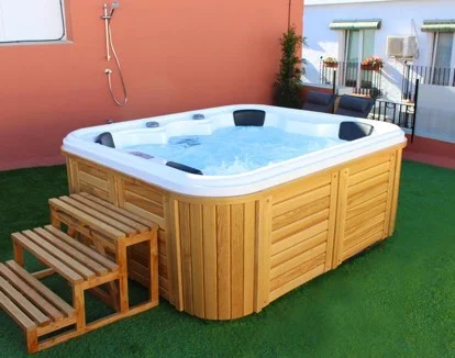 jacuzzi privado de la terraza del apartamento Sevilla Centro el Arenal jacuzzi del apartamento Ático con terraza
