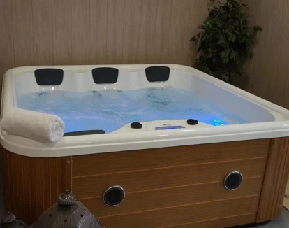 Jacuzzi en la habitación