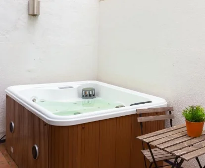 jacuzzi de la casa rural en el centro de Sitges