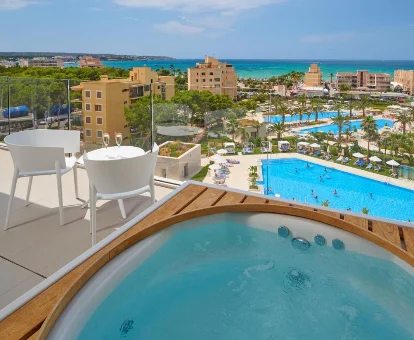 junior suite con jacuzzi privado en la Terraza Hipotels Playa de Palma junior suite con jacuzzi privado