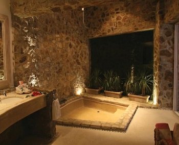 Foto de la la Máster Suite con bañera de hidromasaje donde se encuentra la bañera de hidromasaje.