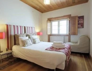 El Apartamento Superior de 3 dormitorios - Plaza Loios y su jacuzzi privado.