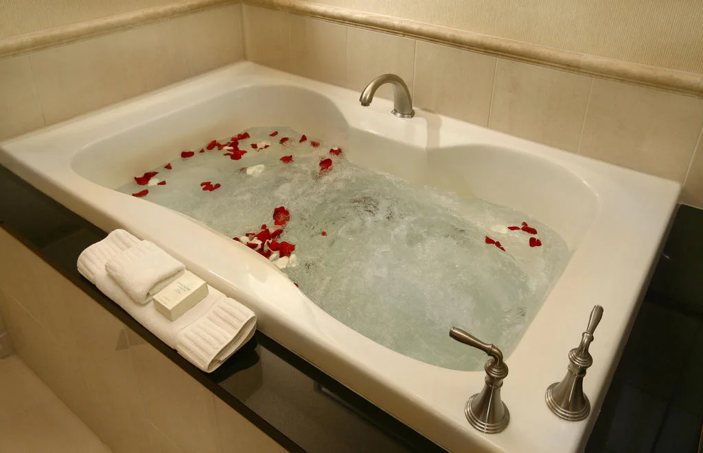 Jacuzzi privado en la Suite de 1 dormitorio.
