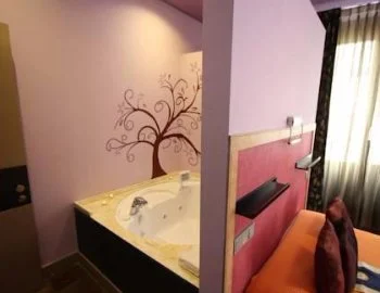 La Habitación Doble Superior y su jacuzzi privado.