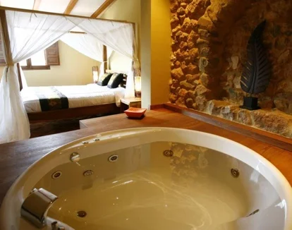 TITLE Jacuzzi en la habitación