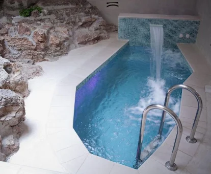 spa con jacuzzi de la casa rural