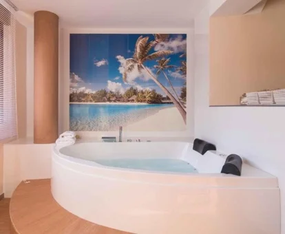 Bañera de hidromasaje para disfrutar en pareja en la Loft.