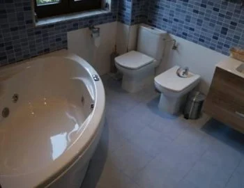 jacuzzi en la habitación del hotel