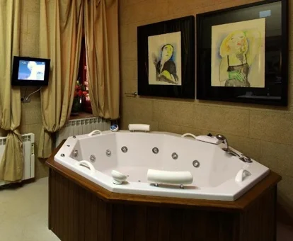 jacuzzi en la habitacion Hotel Palacio de la Serna