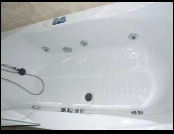 Foto de la Habitación Doble con bañera de hidromasaje para una noche especial en pareja.