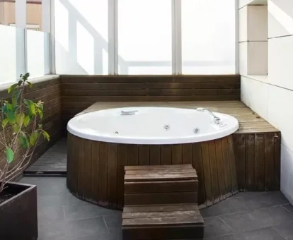 Hidromasaje en la Suite con bañera de hidromasaje para una estancia muy especial o aniversario de bodas.
