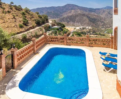 villa con piscina privada y jacuzzi en El Chorro