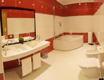 Foto de la Habitación Doble Deluxe para una velada romántica con jacuzzi incluido.