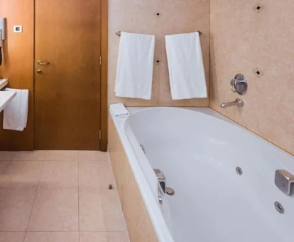 La Suite con vistas a la Rambla muy romántica para disfrutar de una noche en pareja.