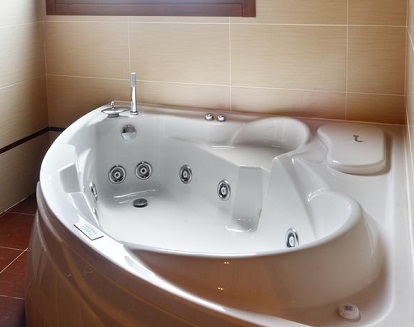 Foto de la bañera de hidromasaje en el hotel rural El Cierzo de Javalambre