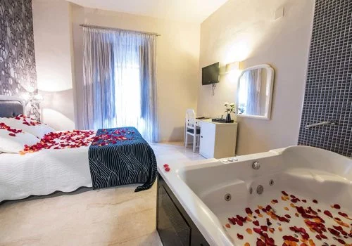 habitación con hidromasaje del hotel