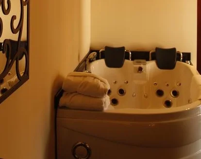jacuzzi privado hotel rural Martin el Humano en Castellon Jacuzzi en la habitación