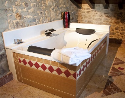 Suite Junior con acceso al spa ideal para una estancia muy romántica en Cantabria