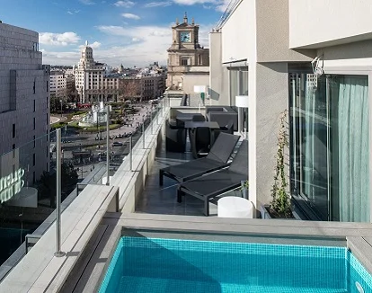 Suite con Piscina Privada en Hotel Catalonia Square en Barcelona. Terraza con tu propia piscina.