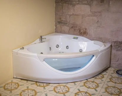 Suite con jacuzzi en el hotel rural Molino la Nava en Montoro, provincia de Córdoba