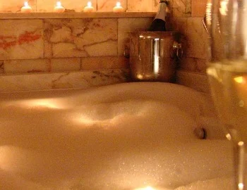 jacuzzi en la habitacion