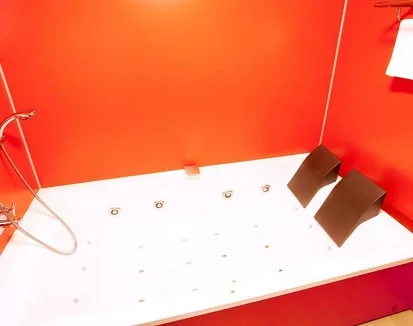 Jacuzzi que puedes encontrar en la suite superior del Hotel Rural Venta de Etxalar