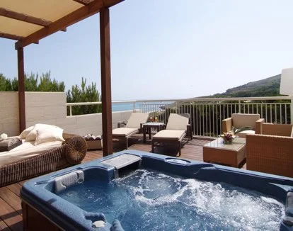 terraza con jacuzzi privado de la habitación Suite en Mallorca terraza con jacuzzi privado
