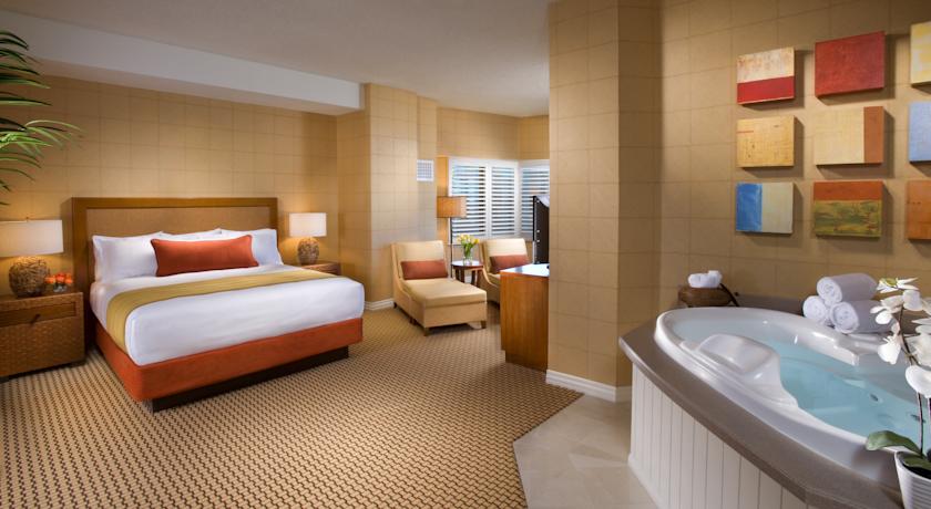 La Habitación con cama extragrande y bañera de hidromasaje con jacuzzi privado para estancias románticas.